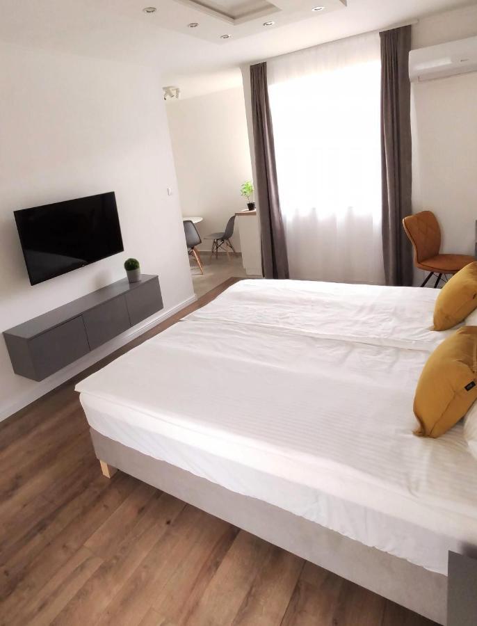 Helena Studio Apartman Siófok Esterno foto