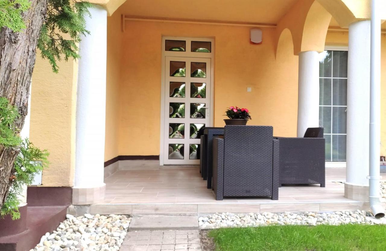 Helena Studio Apartman Siófok Esterno foto