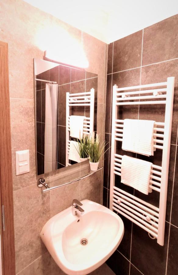 Helena Studio Apartman Siófok Esterno foto
