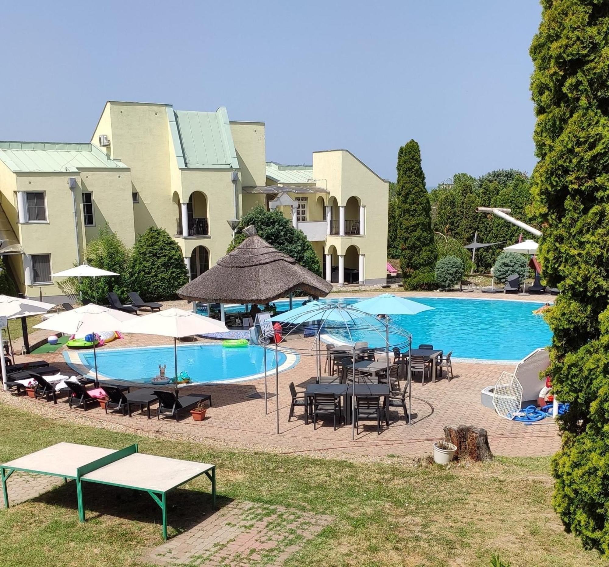 Helena Studio Apartman Siófok Esterno foto